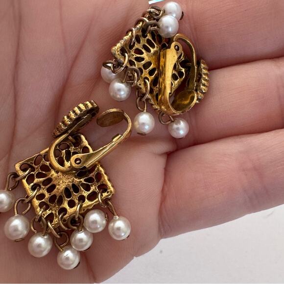 Vintage Gold Tone Faux Pearl Triangle Drop Earrings Clip On Classic - Picture 3 of 7